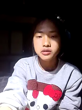 Snapshot of Hoa-tuylip chatting on 03/06/26, 01:29 Hoa-tuylip online show from 03/06/26, 01:29