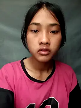 Snapshot of Hoa-tuylip chatting on 04/19/26, 01:05 Hoa-tuylip online show from 04/19/26, 01:05