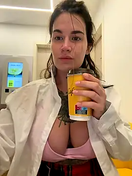 Snapshot of TattooGirlAlia chatting on 10/03/25, 06:43 TattooGirlAlia online show from 10/03/25, 06:43