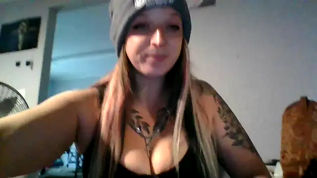 Snapshot of Gypsymomma17 chatting on 06/10/26, 08:30 Gypsymomma17 online show from 06/10/26, 08:30