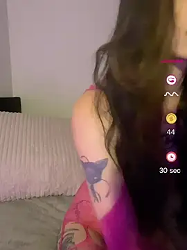 Snapshot of Queen-Pinky chatting on 06/13/26, 05:33 Queen-Pinky online show from 06/13/26, 05:33