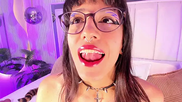 Snapshot of ViolettaColinss chatting on 03/20/26, 11:37 ViolettaColinss online show from 03/20/26, 11:37