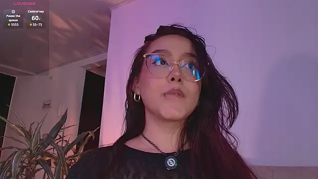 Snapshot of kittysophie_ chatting on 03/08/26, 12:52 kittysophie online show from 03/08/26, 12:52