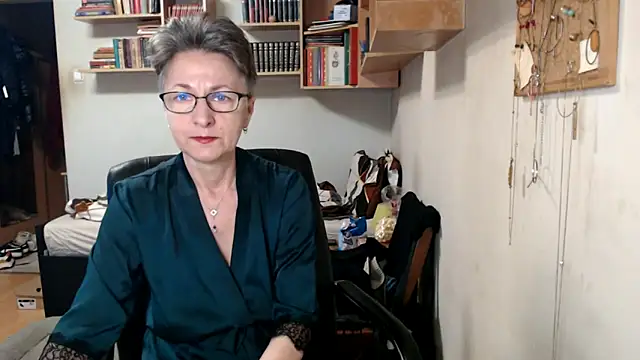 katemodel online show from 10/04/25, 06:55