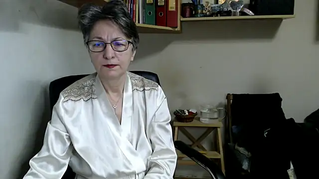 katemodel online show from 11/30/25, 07:34