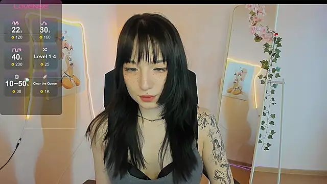 AliceeinWonderlanddd online show from 05/02/26, 02:16