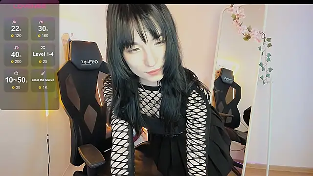 AliceeinWonderlanddd online show from 05/13/26, 02:09