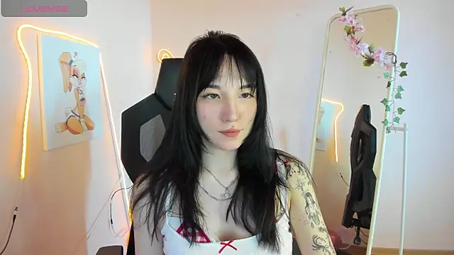 AliceeinWonderlanddd online show from 05/18/26, 05:24