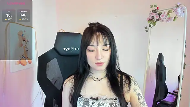 AliceeinWonderlanddd online show from 05/28/26, 02:09