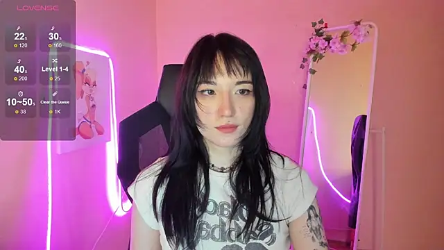 AliceeinWonderlanddd online show from 06/11/26, 02:11