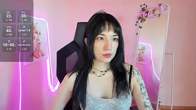 AliceeinWonderlanddd online show from 06/15/26, 02:25