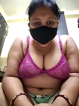 Snapshot of Curvy_Trisha chatting on 03/17/26, 07:17 Curvy Trisha online show from 03/17/26, 07:17