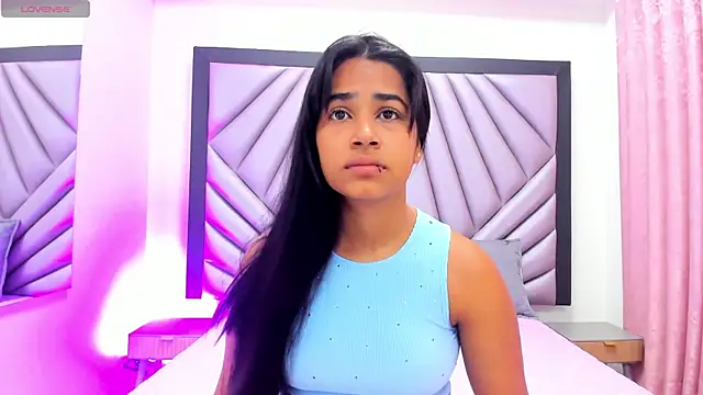 Snapshot of Shirleytaylor- chatting on 05/27/26, 11:40 Shirleytaylor- online show from 05/27/26, 11:40
