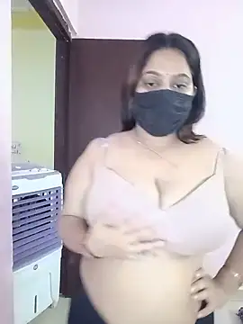 Aliya Hott online show from 05/18/26, 03:24