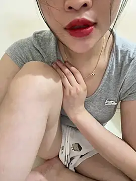 Snapshot of Moe-moex chatting on 07/04/26, 12:50 Moe-moex online show from 07/04/26, 12:50