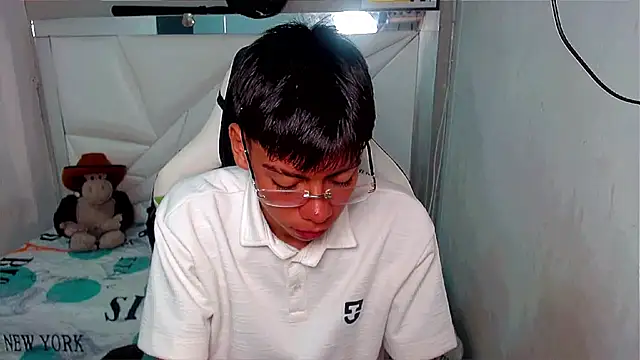 Snapshot of Liarr_ chatting on 03/19/26, 07:51 Liarr online show from 03/19/26, 07:51