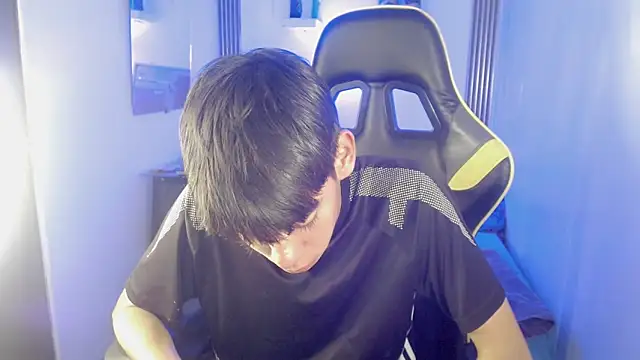 Snapshot of Liarr_ chatting on 05/12/26, 10:40 Liarr online show from 05/12/26, 10:40