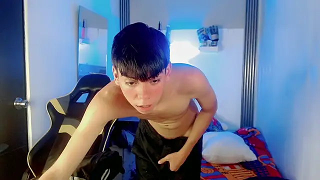 Snapshot of Liarr_ chatting on 05/16/26, 12:18 Liarr online show from 05/16/26, 12:18