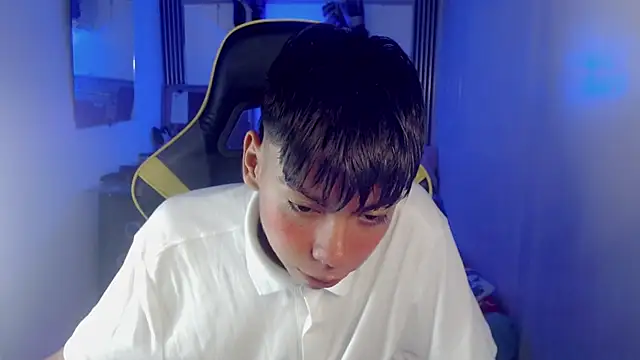 Snapshot of Liarr_ chatting on 05/19/26, 04:30 Liarr online show from 05/19/26, 04:30