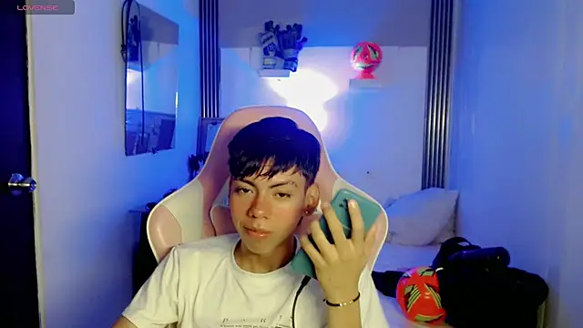 Snapshot of Liarr_ chatting on 05/29/26, 05:05 Liarr online show from 05/29/26, 05:05