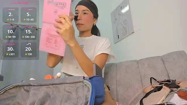 Snapshot of velvetluna_ chatting on 05/08/26, 01:05 velvetluna online show from 05/08/26, 01:05