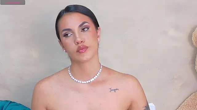 Snapshot of AndiVasquez chatting on 04/15/26, 10:33 AndiVasquez online show from 04/15/26, 10:33