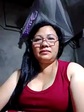 Snapshot of Cold-girlr12 chatting on 05/04/26, 03:19 Cold-girlr12 online show from 05/04/26, 03:19