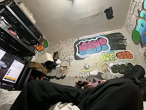 Snapshot of gothboiplzty chatting on 03/24/26, 06:18 gothboiplzty online show from 03/24/26, 06:18