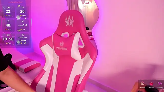 Snapshot of LOU_22_ chatting on 04/11/26, 11:47 LOU 22 online show from 04/11/26, 11:47