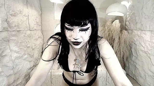 Snapshot of vampkitty_r chatting on 02/07/26, 01:04 vampkitty r online show from 02/07/26, 01:04