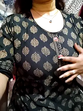 Snapshot of PARI51 chatting on 03/07/26, 08:39 PARI51 online show from 03/07/26, 08:39