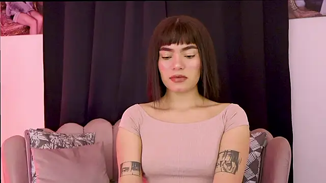 dakotacollins  online show from 06/05/26, 03:24