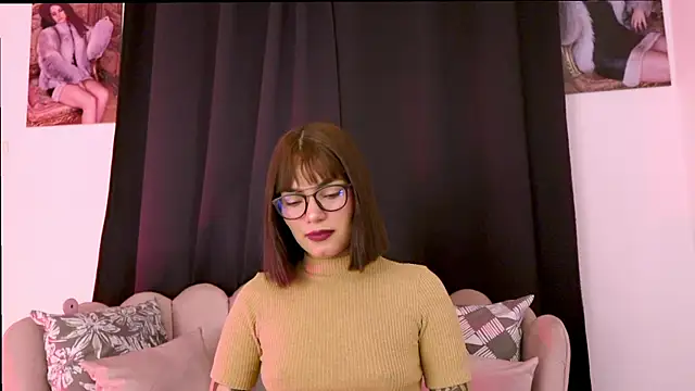 dakotacollins  online show from 06/25/26, 04:45