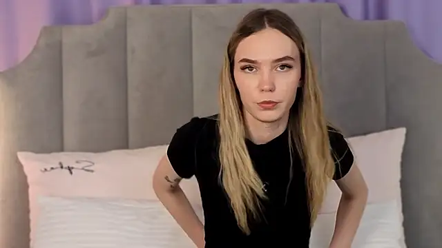 NikkiRyx online show from 05/17/26, 04:14