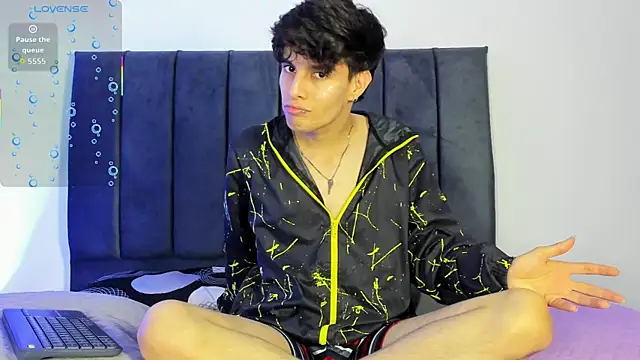 Snapshot of axxxel_twink chatting on 04/05/26, 01:14 axxxel twink online show from 04/05/26, 01:14
