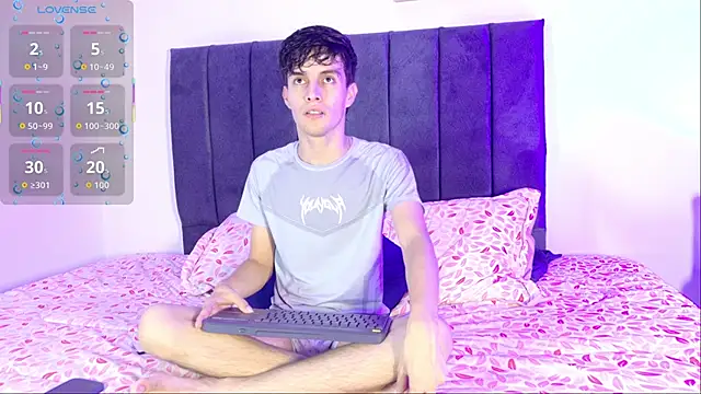Snapshot of axxxel_twink chatting on 05/29/26, 03:26 axxxel twink online show from 05/29/26, 03:26
