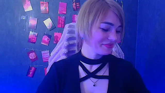 Snapshot of CuttieEmma chatting on 03/07/26, 12:35 CuttieEmma online show from 03/07/26, 12:35