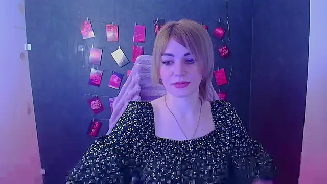 Snapshot of CuttieEmma chatting on 03/08/26, 06:39 CuttieEmma online show from 03/08/26, 06:39