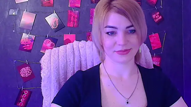 Snapshot of CuttieEmma chatting on 03/18/26, 12:52 CuttieEmma online show from 03/18/26, 12:52