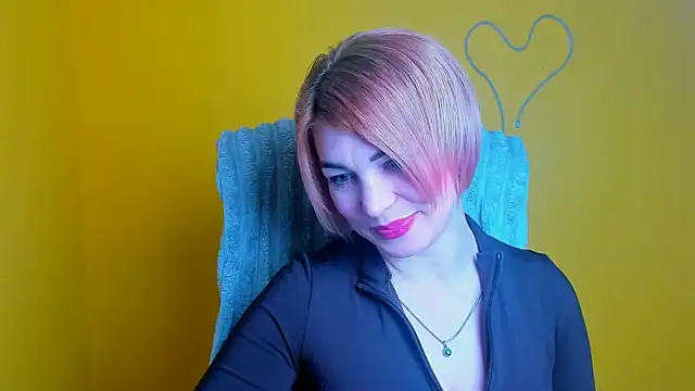 Snapshot of CuttieEmma chatting on 04/05/26, 05:59 CuttieEmma online show from 04/05/26, 05:59