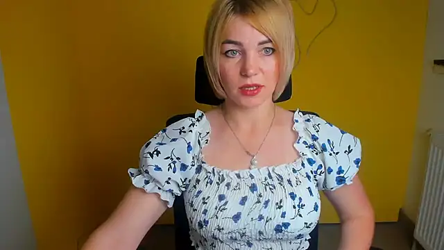 CuttieEmma online show from 07/23/26, 12:25