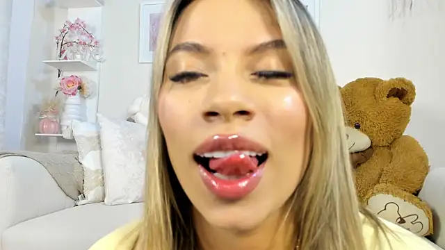 Snapshot of Mia_Rosee1 chatting on 03/07/26, 12:40 Mia Rosee1 online show from 03/07/26, 12:40
