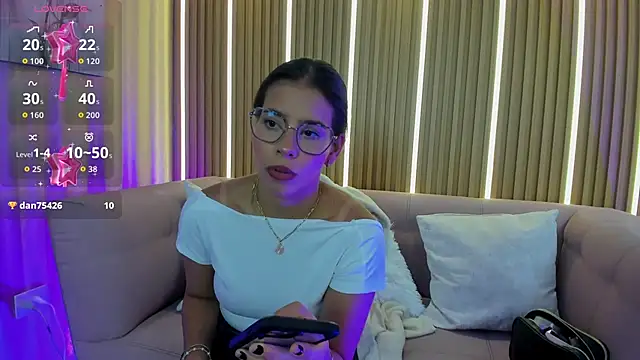 Snapshot of Luna_Millers chatting on 05/19/26, 04:30 Luna Millers online show from 05/19/26, 04:30
