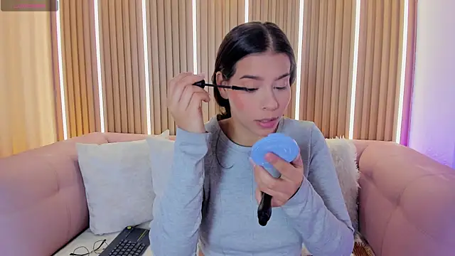 Luna Millers online show from 07/04/26, 04:40