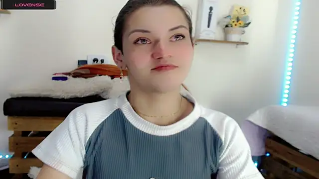 Snapshot of NathalialLooes chatting on 04/15/26, 05:36 NathalialLooes online show from 04/15/26, 05:36