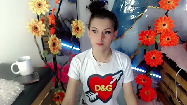 Snapshot of NathalialLooes chatting on 06/10/26, 05:07 NathalialLooes online show from 06/10/26, 05:07