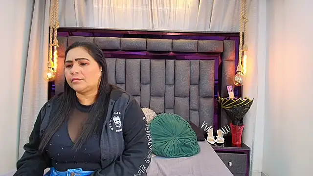 Snapshot of Karina_Mendoza chatting on 05/22/26, 12:00 Karina Mendoza online show from 05/22/26, 12:00