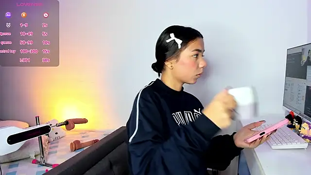 kaylaneee  online show from 05/13/26, 12:57