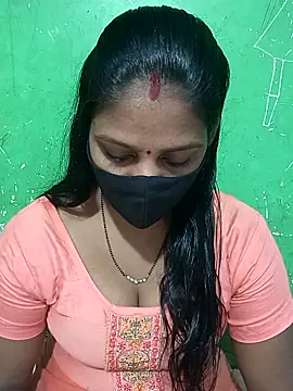Snapshot of Parul-009 chatting on 04/08/26, 06:02 Parul-009 online show from 04/08/26, 06:02