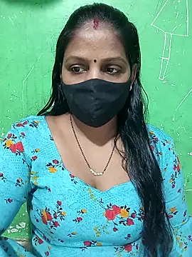 Snapshot of Parul-009 chatting on 04/11/26, 06:18 Parul-009 online show from 04/11/26, 06:18